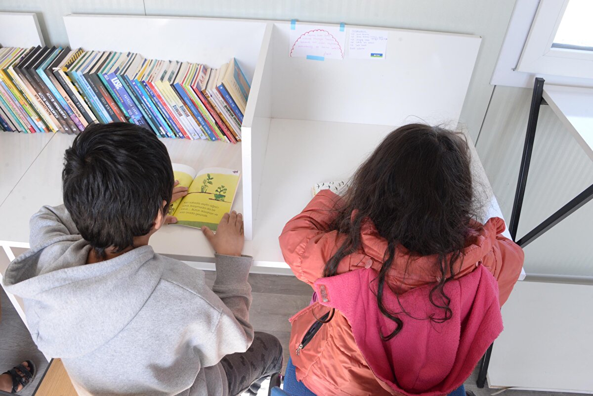 Kahramanmaraş merkezli depremden evleri hasar gören vatandaşlar için Silvan yolu üzerine 1978 çadır kuruldu. İl Milli Eğitim Müdürlüğü tarafından 4 ana sınıfı, bir özel eğitim sınıfı, 4 psikososyal destek çadırı, bir destekleme ve yetiştirme kursları (DYK) ve 2 halk eğitimi çadırı oluşturuldu. 756 yetişkin ve 176 öğrenci bu kapsamda eğitimden faydalanacak. İlkokul, ortaokul ve liselerde okuyan öğrenciler kendi okullarına 1 Mart itibari ile taşıma servisleri ile tanışacak, bu öğrenciler hafta sonu ise DYK ile eğitim alacak.