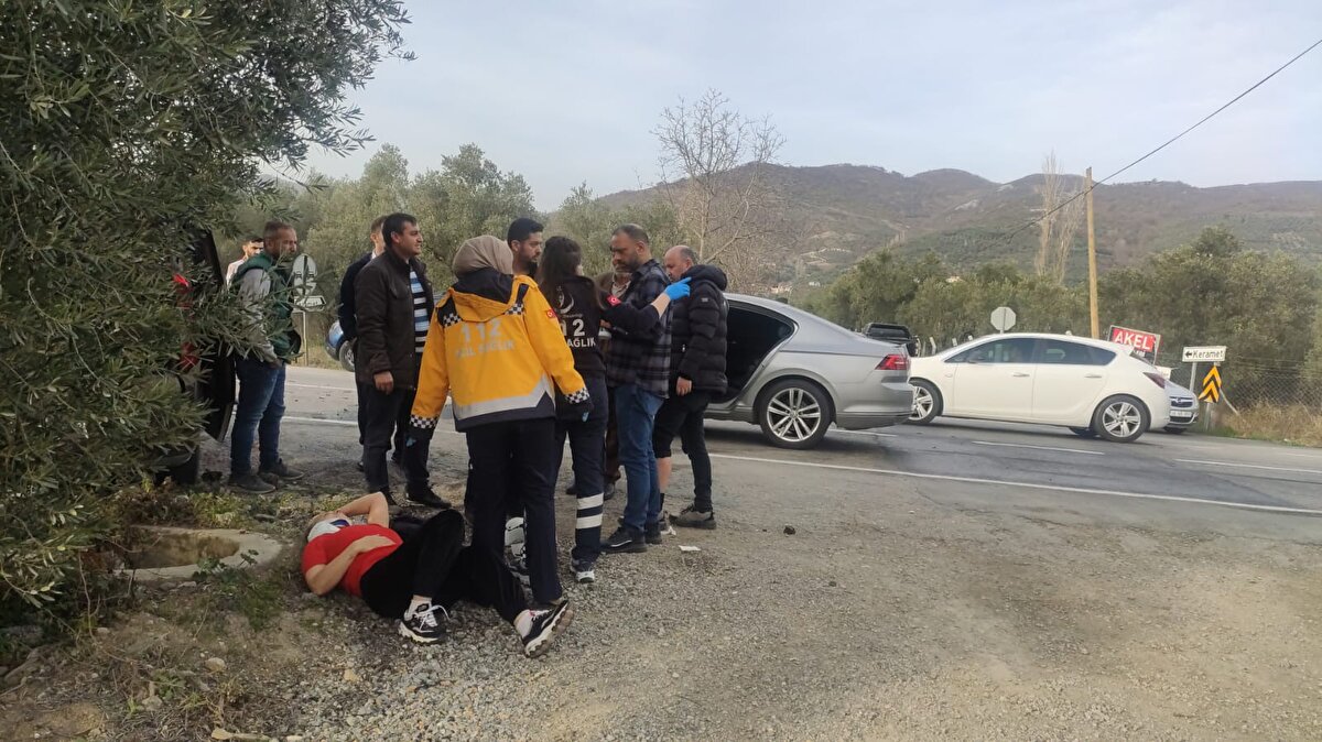 Kazada otomobil sürücüsü Fırat Aktan yara almazken, Özlem Ganidağlı (48), İbrahim Ganidağlı (48), Zeynep Doğa Ganidağlı (17) ile ticari araçtaki Rukiye Gedik (49) yaralandı. Yaralılar, ihbar üzerine olay yerine sevk edilen ambulanslarla Orhangazi Devlet Hastanesi'ne kaldırıldı.