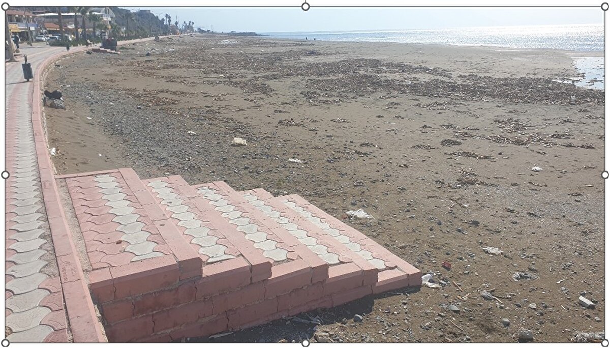 ODTÜ Kıyı ve Deniz Mühendisliği Araştırma Merkezi Başkanı Öğretim Üyesi Prof. Dr. Ahmet Cevdet Yalçıner, 7 kişilik ekibi ile birlikte, TÜBİTAK 1002 C Hızlı Destek Programı çerçevesinde,  'İskenderun Körfezi Kıyı Yapıları Ve Doğu Akdeniz'deki Tsunami Değerlendirmeleri' araştırmasını tamamlayarak raporlaştırdı. Raporlaştırılan çalışmalarda Hatay Arsuz, Mersin Erdemli, Kuzey Kıbrıs Gazimagusa ve Girne'de küçük genlikli tsunami oluştuğu tespit edildi. Su düzeyi değişimleriyle oluşan dalgaların istasyonlara varış zamanları ve dalgaları analiz edildi. Buna göre İskenderun-Arsuz ölçüm istasyonuna ilk dalganın 25. dakikada, en yüksek dalga tepesinin 33. dakikada ulaştığı, bu istasyonda yaklaşık 10 dakika dalga oluştuğu saptandı. Gazimağusa istasyonunda ise ölçülen en yüksek dalganın 17 santimetre ile yaklaşık 65. dakikada, Erdemli istasyonunda 14 santimetre ile yaklaşık 48. dakikada ve Girne istasyonunda ise 10 santimetre ile yaklaşık 48. dakikada gerçekleştiği belirlendi. Çalışmalarda ODTÜ tarafından geliştirilmiş 'NAMI DANCE tsunami sayısal modeli' kullanıldı. Ölçüm istasyonlarında kaydedilen su düzeyi değişimlerine neden olan tsunami kaynağının yeri ve oluşma mekanizması da araştırıldı. Çalışmalar sonucunda dalganın ölçüm istasyonlarına varış zamanlarını sağlayan oluşma yerinin Samandağ kuzeyinde Kale burnu açıkları olarak belirlendi. 