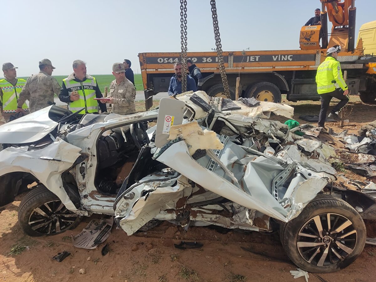Hurdaya dönen otomobildeki Hasan Apaki ile Hatice Apaki, olay yerinde hayatlarını kaybetti, Mehtap Apaki ise yaralandı. İhbar üzerine kaza yerine jandarma, itfaiye ve sağlık ekipleri sevk edildi.