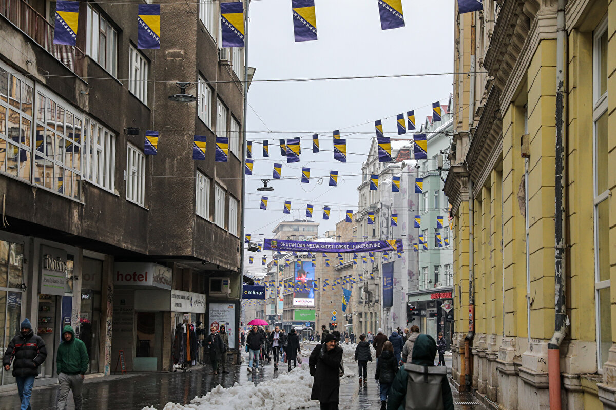 Halkın büyük çoğunluğu tarafından "miladı dolmuş bir anlaşma" olarak değerlendirilen anlaşmanın getirdiği karmaşık siyasi yapı da ülkenin istikrara kavuşmasını engelliyor.