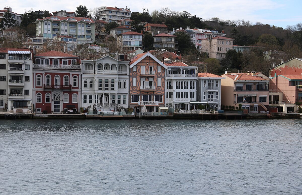 Avrupa yakasında Beşiktaş, Şişli, Sarıyer, Zekeriyaköy, Ayazağa, Gaziosmanpaşa gibi yerlerin zemini sağlam. <br><br>