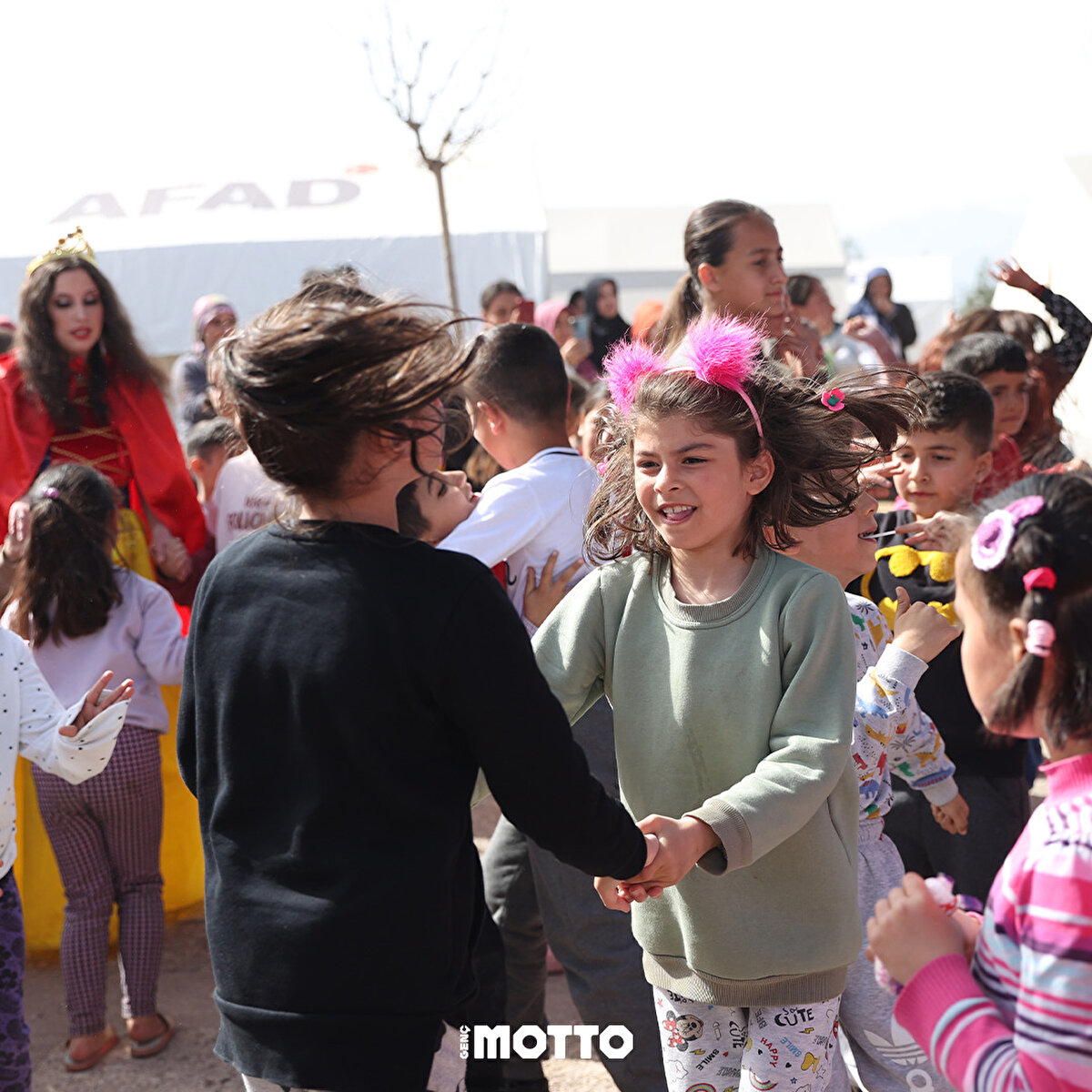 Kahramanmaraş'ta depremin açtığı yaralar sarılmaya devam ediyor.