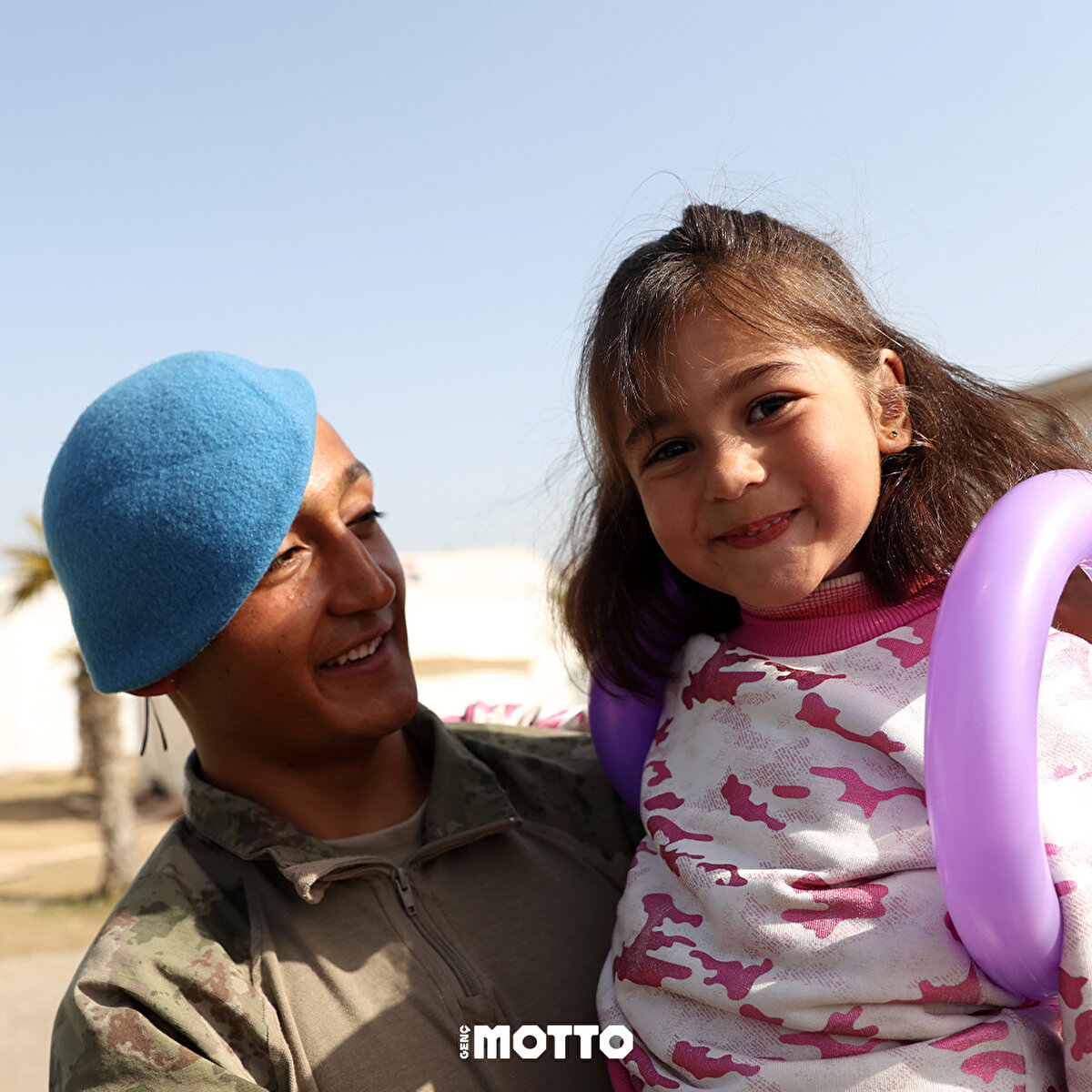 Yüzümüzü güldürecek ve kalbimize umut olacak kocaman bir sevgi ortamı oluşuyor.