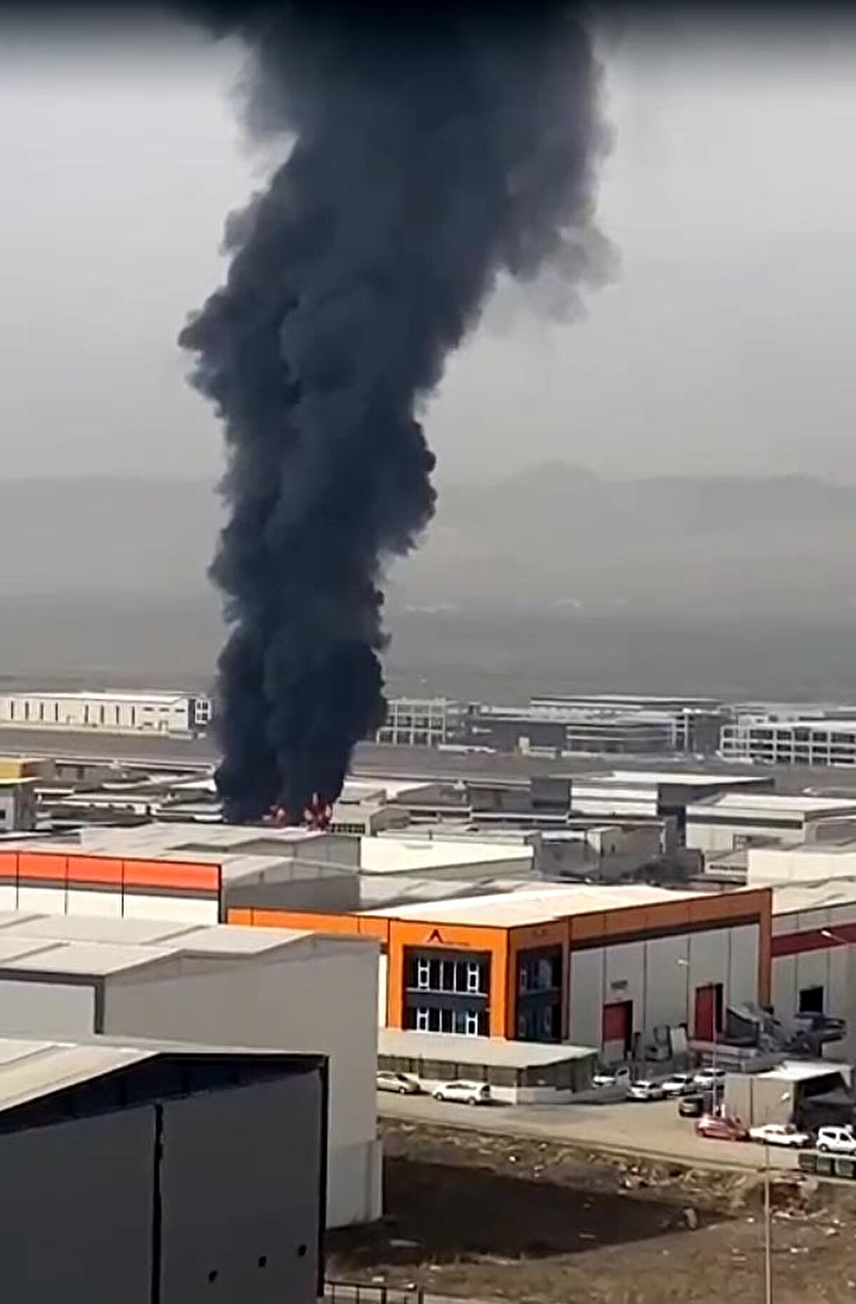 Yangında içeride bulunan işçilerden İsmet Doygun (28) hayatını kaybetti, 3 kişi de yaralandı.