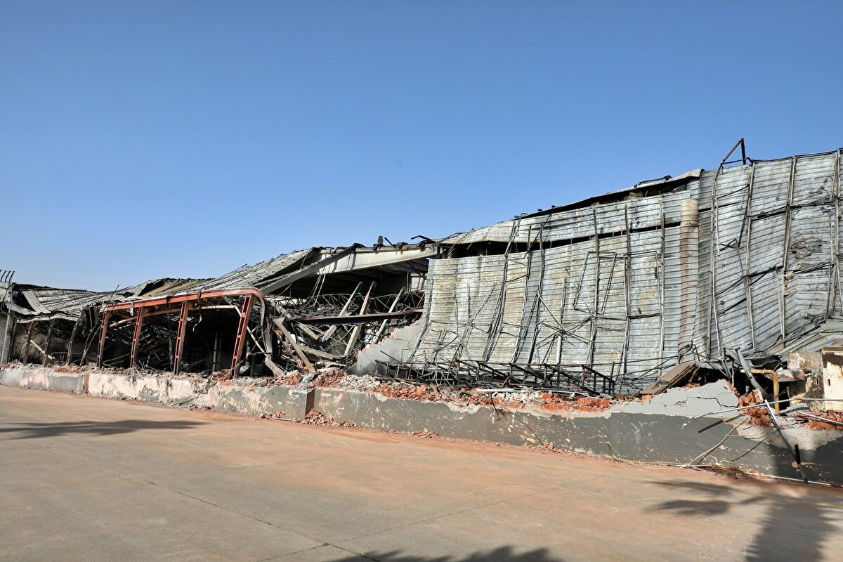 Türkiye'nin farklı bölgelerinden Kahramanmaraş'a çok fazla yardım geldiğini, insanların evindeki zeytini, salçayı dahi gönderdiğini anlatan Kurtul, bunların dağıtımına da katkı sağlamaya çalıştıklarını belirtti.