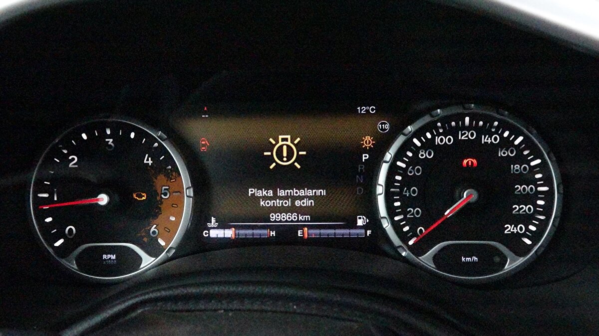 Test sürüşlerinin ardından heyet, davacı kişiyi haklı bulup, araçtaki arızaların sürüş güvenliğini tehlikeye sokacak kapasitede olduğu yönünde rapor ortaya koydu. Talep edilen bilirkişi raporunu inceleyen mahkeme, 'kusurlu' olduğu tespit edilen aracın 'güncel bedeli' ile iadesine hükmetti. İstinaf mahkemesi de kararı onadı. 4,5 yıl süren hukuk mücadelesini kazanan Kızıltan'a güncel tutar ödendi.