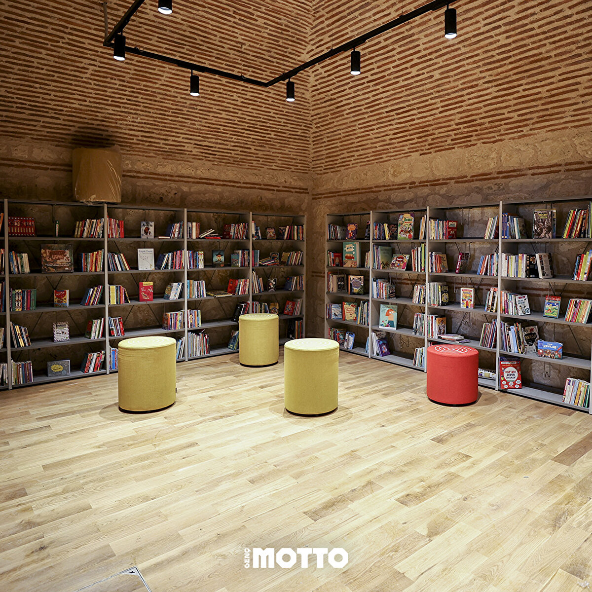 Rami Kütüphanesinde, 40 dilde 20 bin eser yer alıyor.