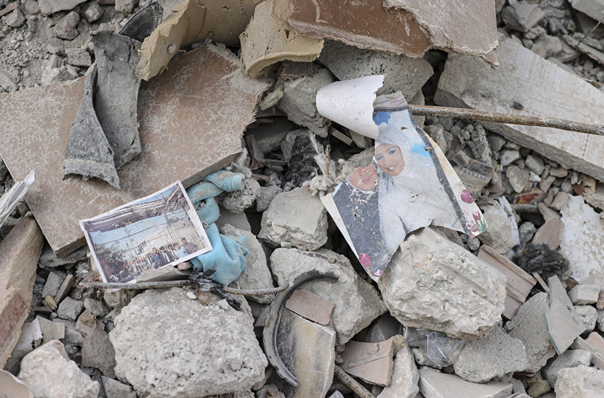 "Apartmanın inşa edildiği tarihte gözetim ve denetim yetkisinin fenni mesulde olduğunun" hatırlatılması üzerine Dalkılıç, müteahhitlerin binayı ne şekilde yaptığı konusunda bilgisinin olmadığını belirtti.<br>