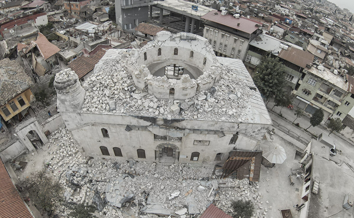 Projeyi teslim ettikten sonra apartmanın yapım sürecinde yer almadığını ileri süren Dalkılıç, "Her ne kadar ilgili yapının fenni mesulü ve statik proje müellifi olarak gözüküyorsam da sahada herhangi bir gözetim ve denetim yapmadım, sadece proje hazırladım." dedi.<br>