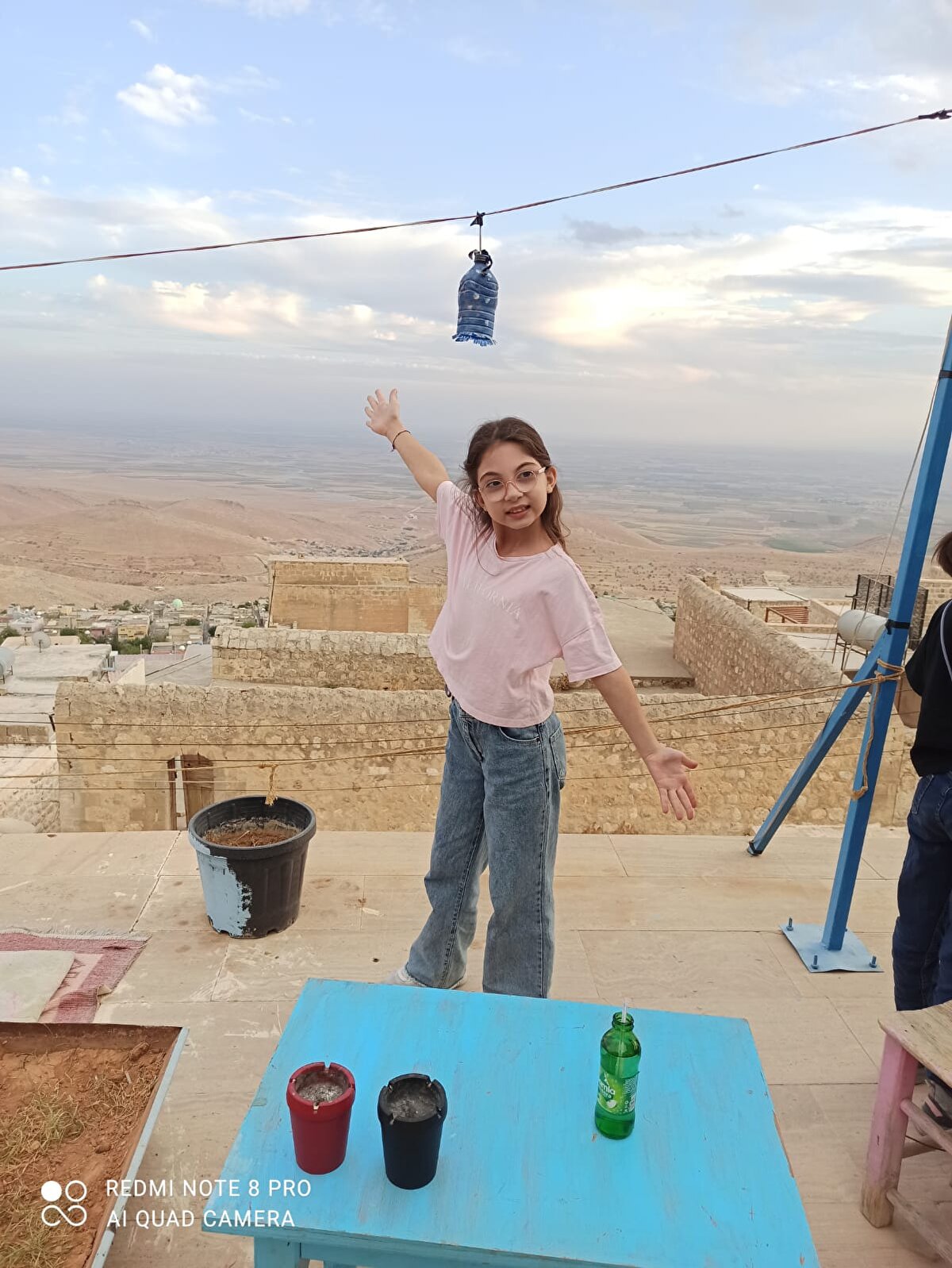 Ardından baba Abdullah Aktaş da yaralı çıkarılırken, annesi Ayşe Betül (30), kardeşi Zümra (4), halası Özlem Aktaş (22) hayatını kaybetti.<br><br>Komşuları tarafından yolda ambulansa teslim edilip, hastaneye kaldırılan Mukaddes Erva'dan bir daha haber alınamadı.