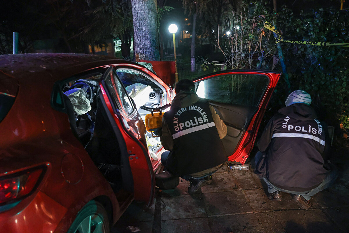 Haber verilmesi üzerine olay yerine emniyet, itfaiye ve sağlık ekipleri sevk edildi.<br>