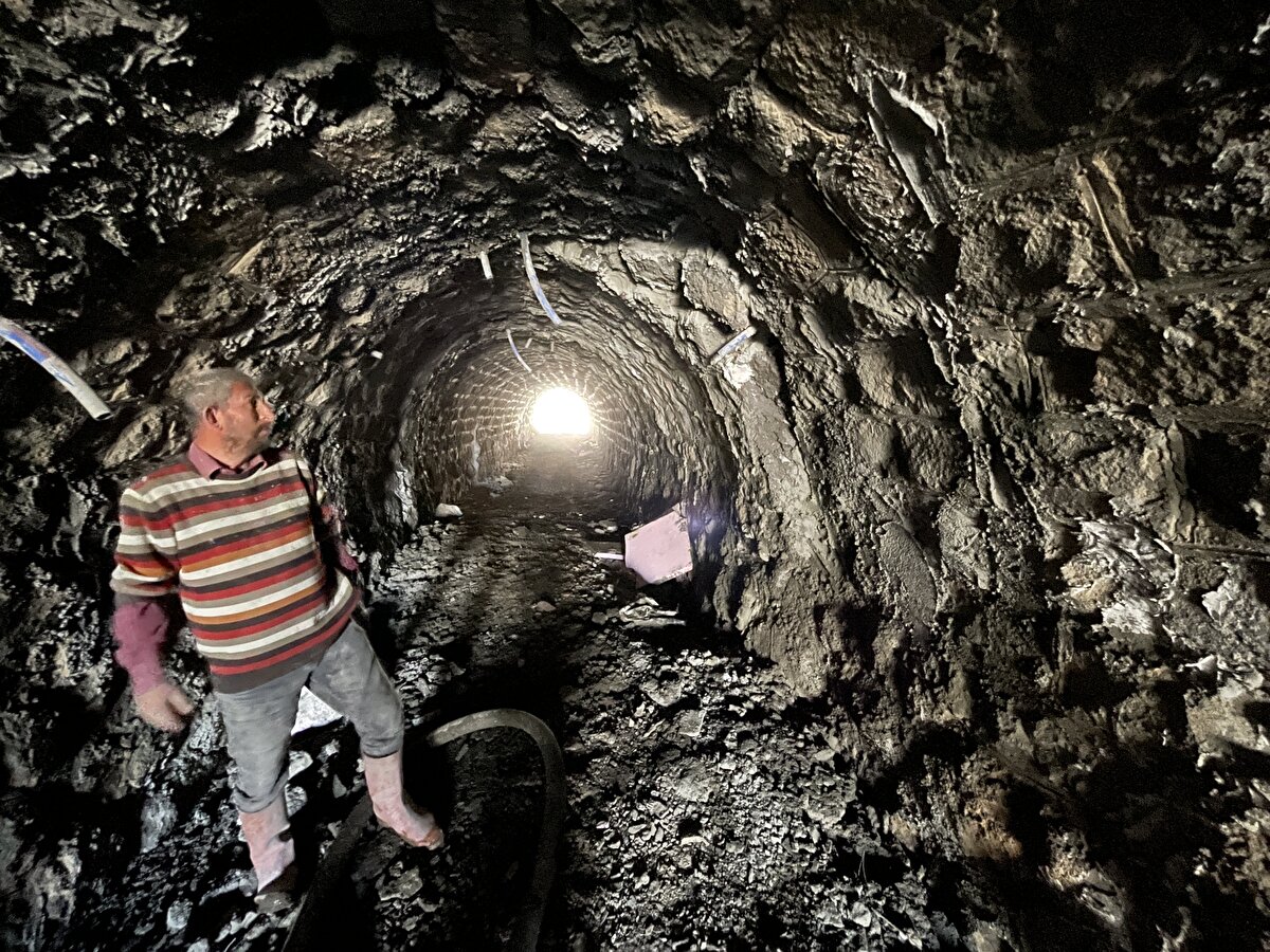 Demir yolu ve tüneldeki hasarın onarıldığını anlatan Şirin, "Ekipler bayağı uğraştı. Dere yatağındaki su tünelden geçiyordu. Köylüler oradan hayvanlarını geçiriyordu. İnsanlar odun getirmek için o tüneli kullanıyor" dedi.<br>