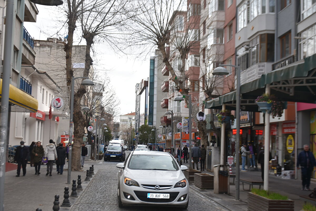 Kahramanmaraş merkezli depremlerin ardından Kırklareli, 'deprem riski' bulunmayan iller arasında gösterildi. Bu durum, kentteki ev ve arsa fiyatlarını etkiledi. Büyük talep oluştu.