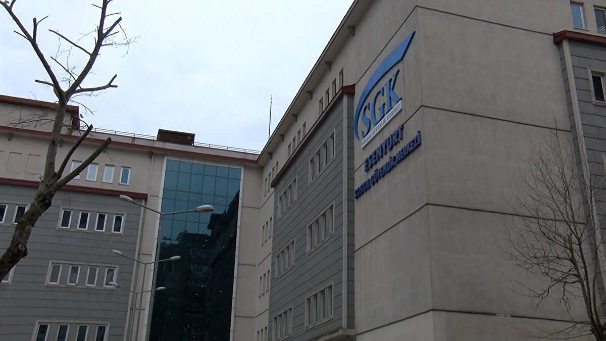 SGK önünde EYT izdihamı