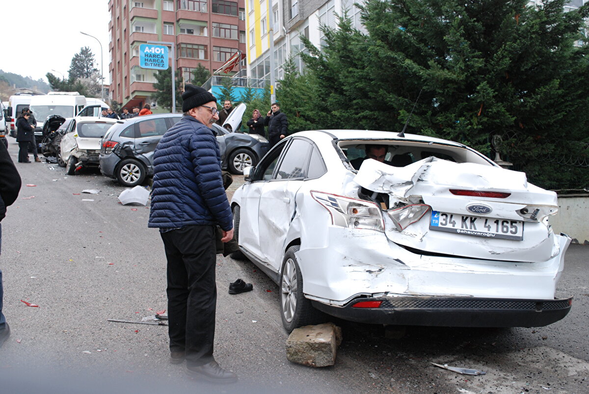 İhbar üzerine olay yerine polis ve sağlık ekipleri sevk edildi.<br>