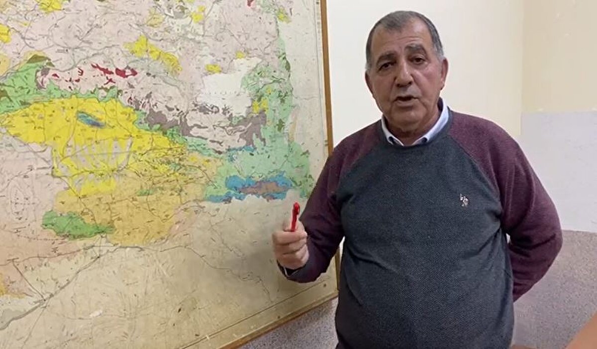  Yakınlarında yerleşim yerinin de bulunduğu obruğun, depremlerin ardından meydana geldiğini belirten Konya Teknik Üniversitesi Jeoloji Mühendisliği Bölümü Öğretim Üyesi Prof. Dr. Yaşar Eren, obruk çevresinde çok sayıda eski oluşumlu dairesel yapılar olduğunu da söyledi.