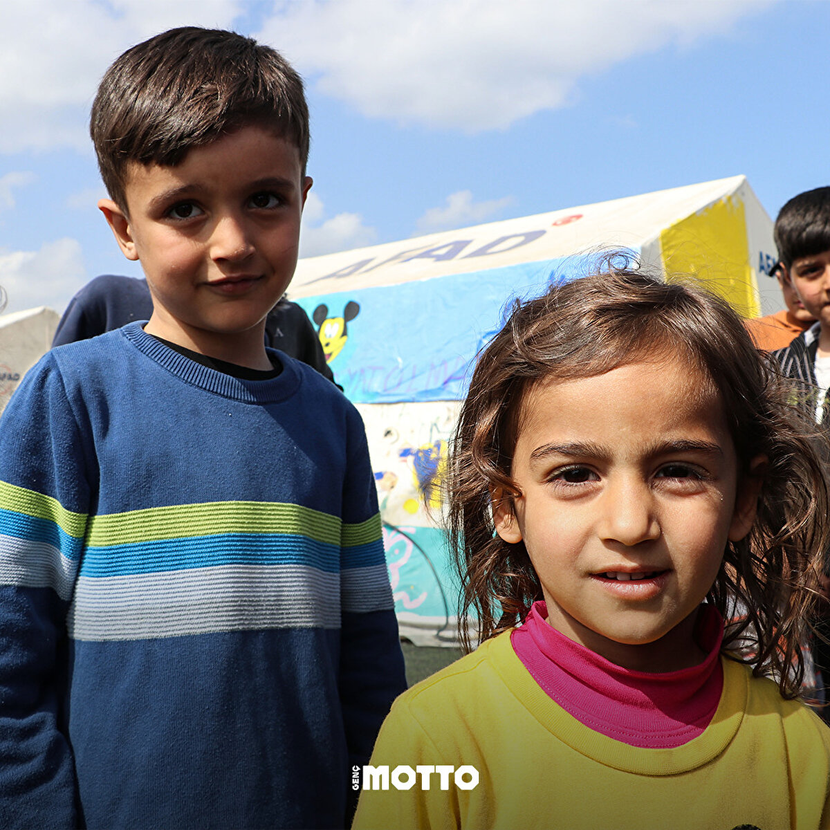 "Bütün çalışmalarımızı gönüllü ekiplerimizle yürütüyoruz. Çocukların farklı şeylerin hayalini kurabilmesini, dünyanın daha büyük olduğunu, evrenin, gezegenin ne olduğunu görerek anlamalarını istiyoruz." dedi.