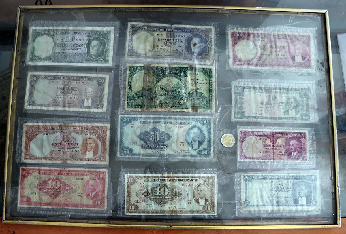 Biz istiyoruz ki herkes benim gibi elini taşın altına koysun. Bunu yapalım ki şehirlerimiz yeniden ayağa kalksın. Biz gönlümüzden kopanı, elimizde var olanı vermek istiyoruz. Vicdanı olan tüm insanların bu konuda duyarlılık göstermesi gerektiğine inanıyorum. Şunu da belirtmek isterim ki; biz burada bunu satalım yardım edelim demiyoruz. Alacak bir kişi var ise bizimle iletişime geçsin. AFAD'ın koordinesinde belirlenen yere parayı bağışlasın. Dekontu bize getirsin yeterli. Para istemiyorum, dekont göreyim yeterli''