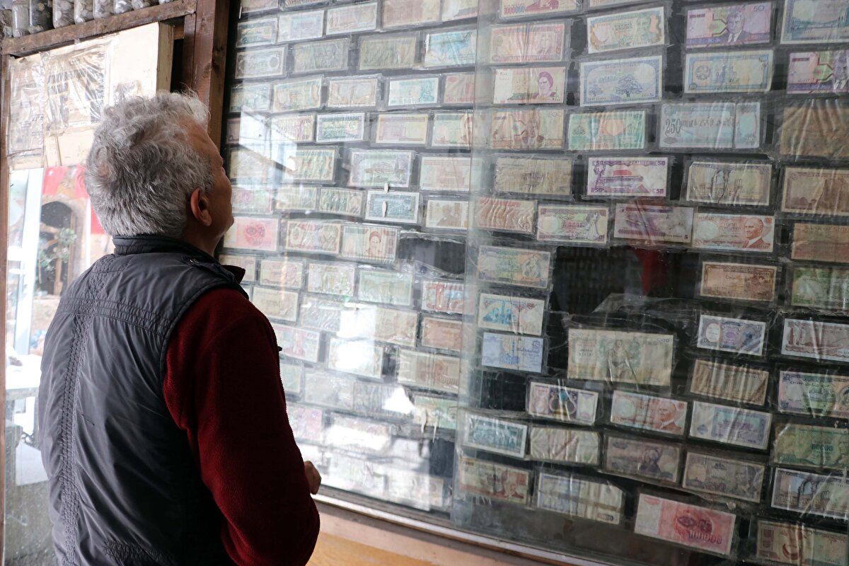 İsmet Paşa'nın paraları kolay kolay bulunmayan paralardır. Yine bu sette mor binliğimiz var. Fındık toplayan kızlarımız var. Edirne Meriç Nehri üzerindeki 10 liramız vardır. Cumhuriyet'in ilk parası vardır. Koleksiyonumuzda Cumhuriyet'in önemli paraları var. Biz bu işin maddi değerinden çok manevi değerindeyiz. Maddi olarak her şey yapılabilir ancak maneviyatın daha büyük öneme sahip olduğunu düşünüyorum. 