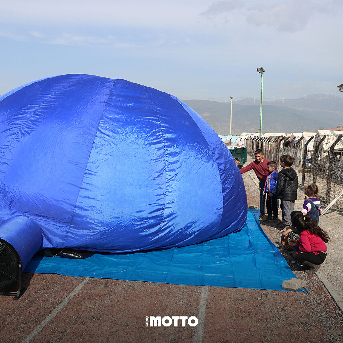 "Küre ve çadır şeklinde olması da çocukların çok ilgisini çekiyor." diye ekledi.