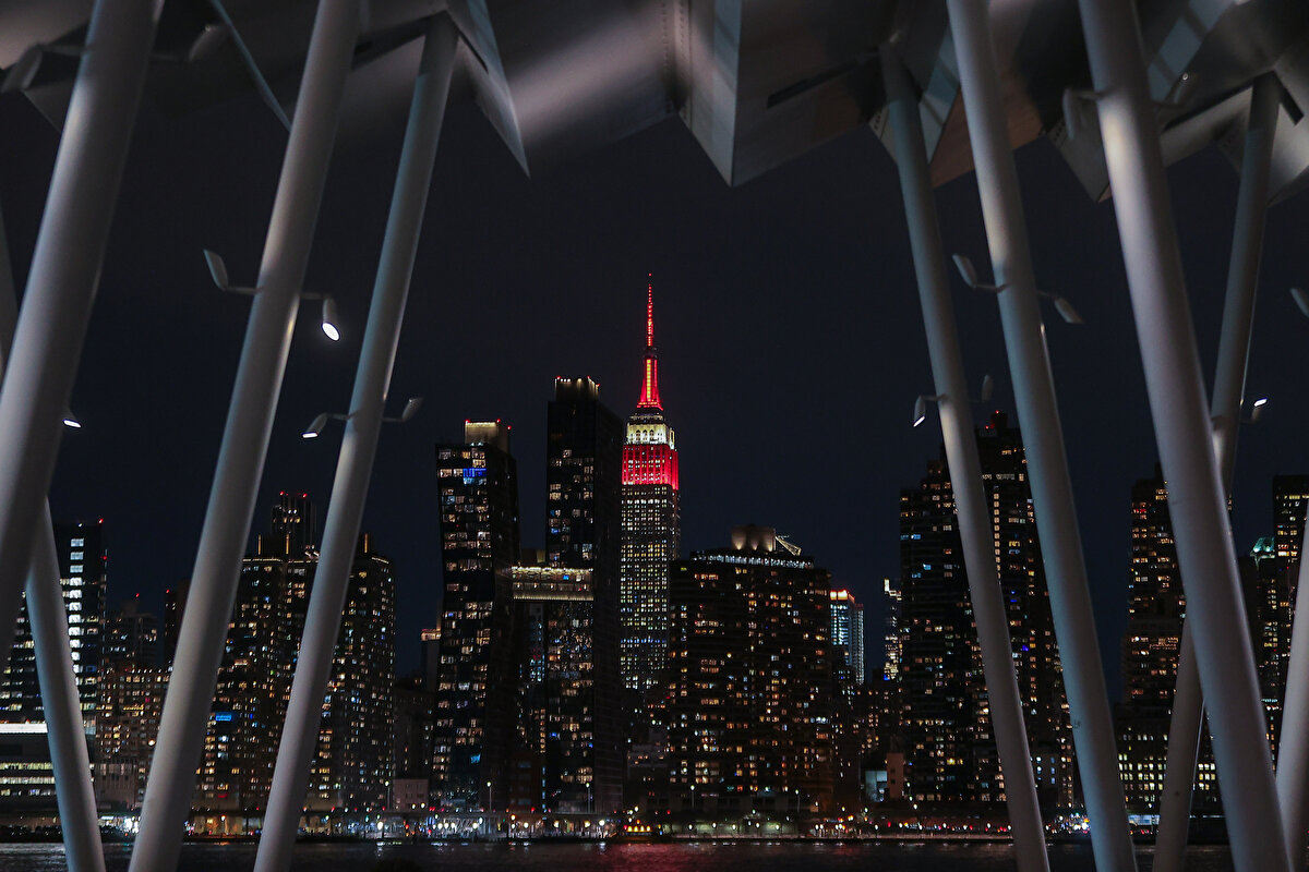 Empire State Binası Türk Bayrağı renkleriyle ışıklandırıldı