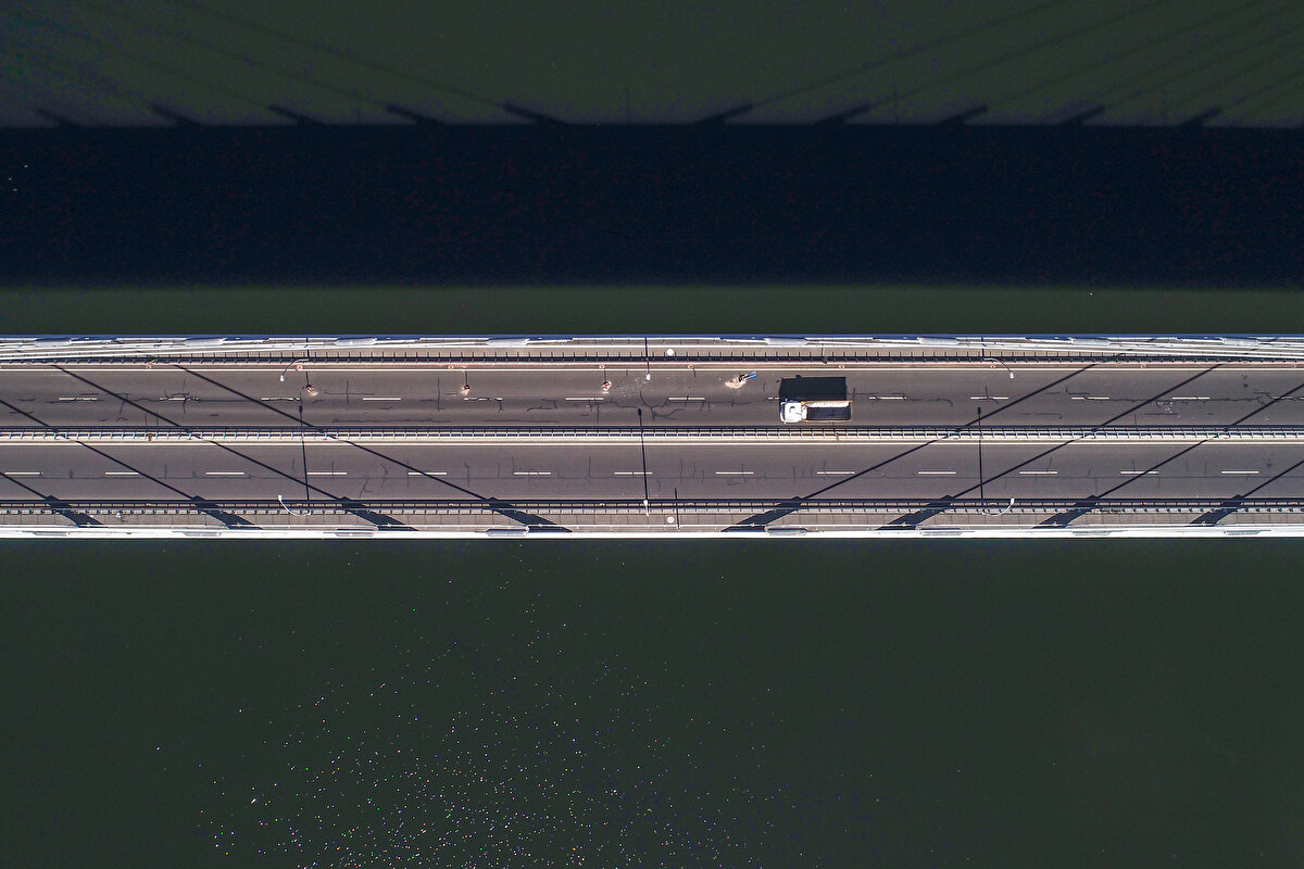 Toplam uzunluğu 620 metre, orta açıklığı 400 metre olan köprü üzerindeki 4 şeritli yol, Kahramanmaraş merkezli depremler sonrası bölgeye giden arama kurtarma ekipleri ve yardım araçlarının ulaşımında da hayati rol üstlendi.<br>