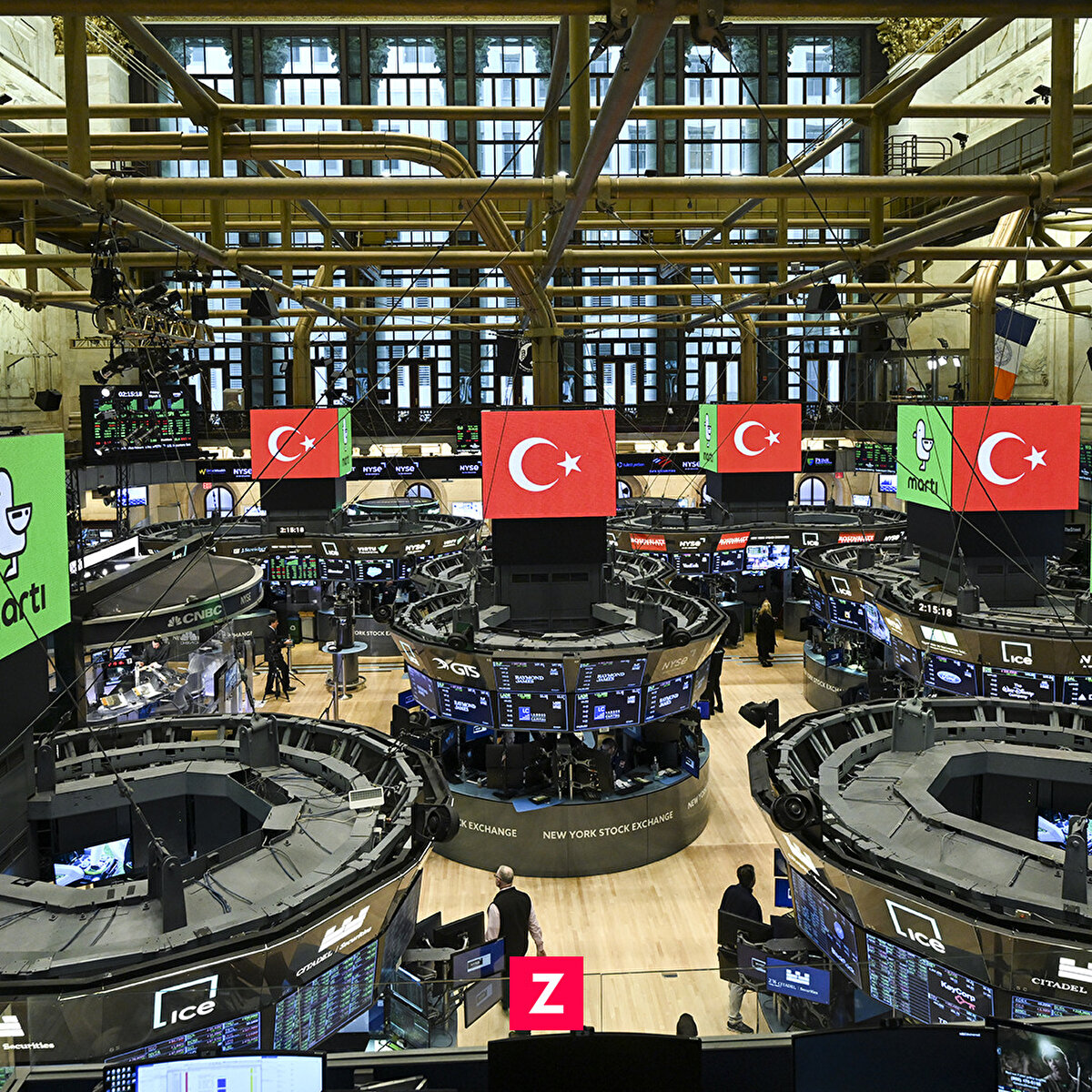 New York Borsası'nın kendilerini Türk bayraklarıyla karşılamasının ince bir davranış olduğunu dile getiren Öktem, "Deprem felaketiyle mücadele eden ülkemize desteklerini göstermeleri çok güzel. Normalde bizi Martı logolarıyla karşılıyor olmaları lazım ama Türk bayraklarına da yer verilmesi bir Türk şirketi olarak bizi gururlandırıyor." ifadelerini kullandı