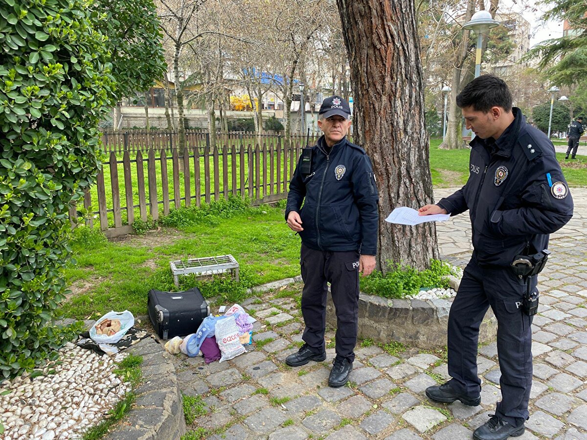 Çevredekilere kontrollü patlama gerçekleştirileceği yönünde yapılan uyarı sonrası valiz, fünye ile patlatıldı. 