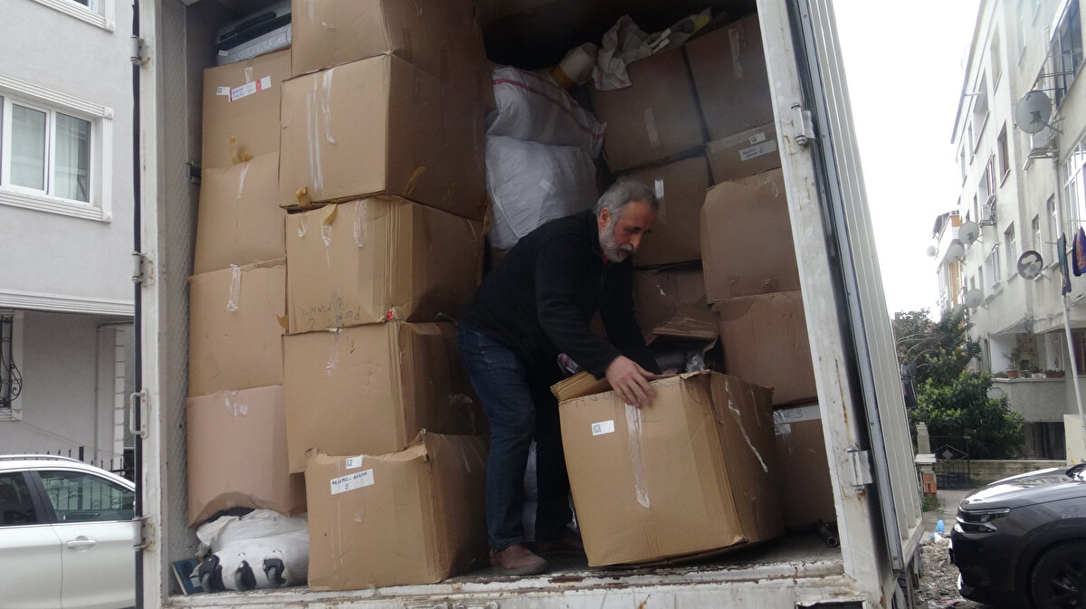 Tekstil ürünlerinin de bavullardan tasnif edildikten sonra satışa çıkarılacağı belirtildi.