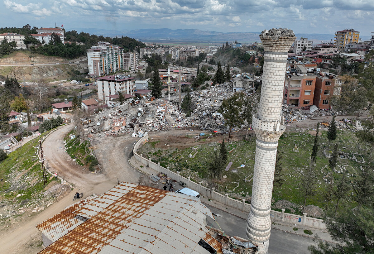 Depremzedeler çadır ve konteyner kentlerde yaşamlarına devam ederken, her türlü yiyecek ve gıda yardımı da sağlanıyor.<br><br>