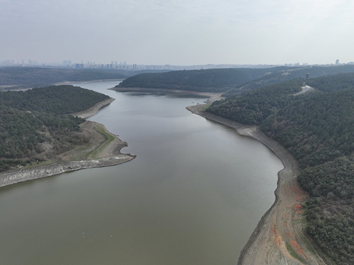 Barajların doluluk oranları Alibey'de yüzde 10,74, Büyükçekmece'de yüzde 30,94, Darlık'ta yüzde 40,77, Elmalı'da yüzde 34,57, Istrancalar'da yüzde 24,89, Kazandere'de yüzde 6,77, Ömerli'de yüzde 52,27, Pabuçdere'de yüzde 6,69, Sazlıdere'de yüzde 33,26, Terkos'ta ise yüzde 31,83 olarak kaydedildi.<br>
