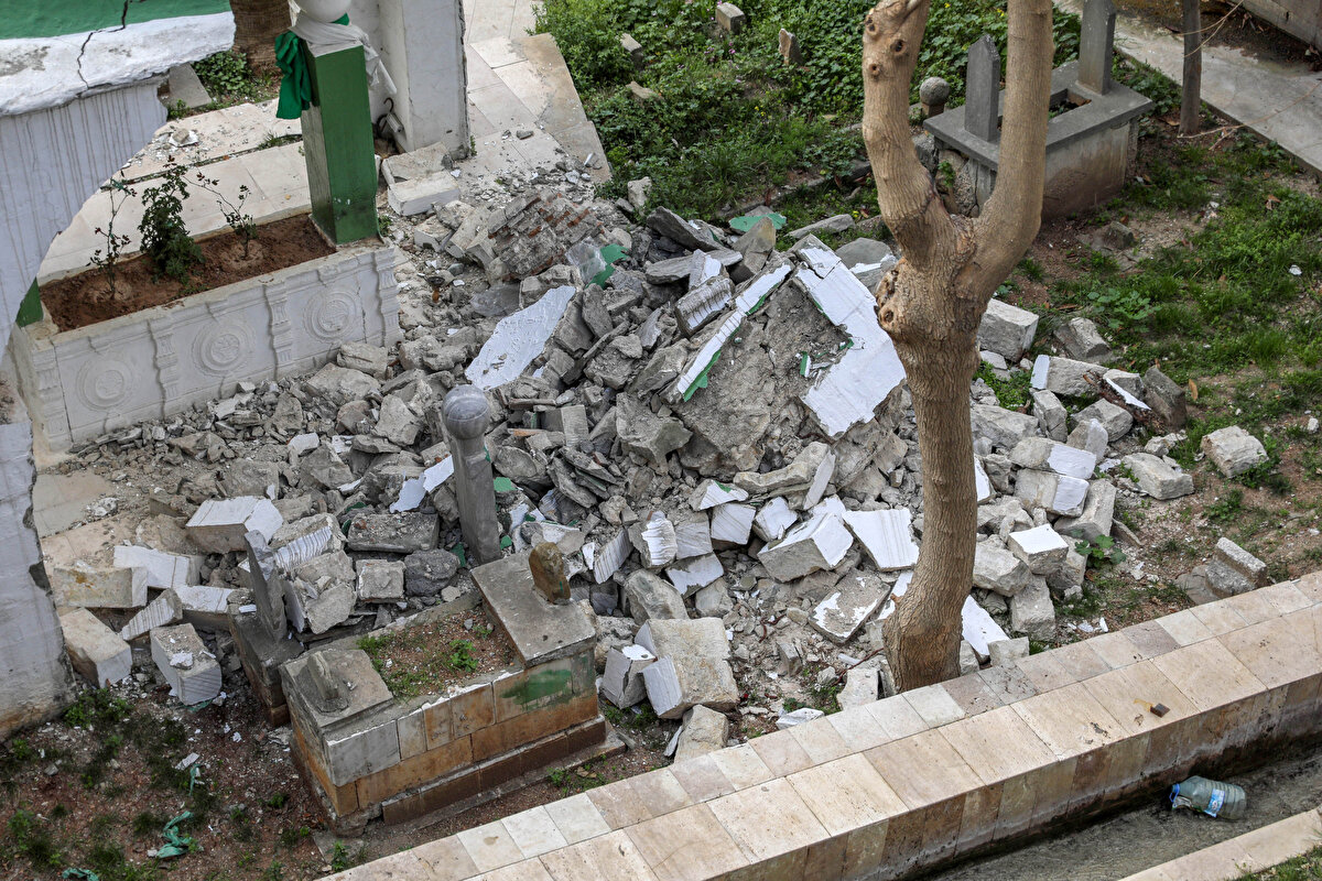Deprem nedeniyle şehirlerdeki birçok tarihi yapı da zarar gördü. Zarar gören tescilli yapılar Kültür ve Turizm Bakanlığı tarafından tekrar ayağa kaldırılacak.