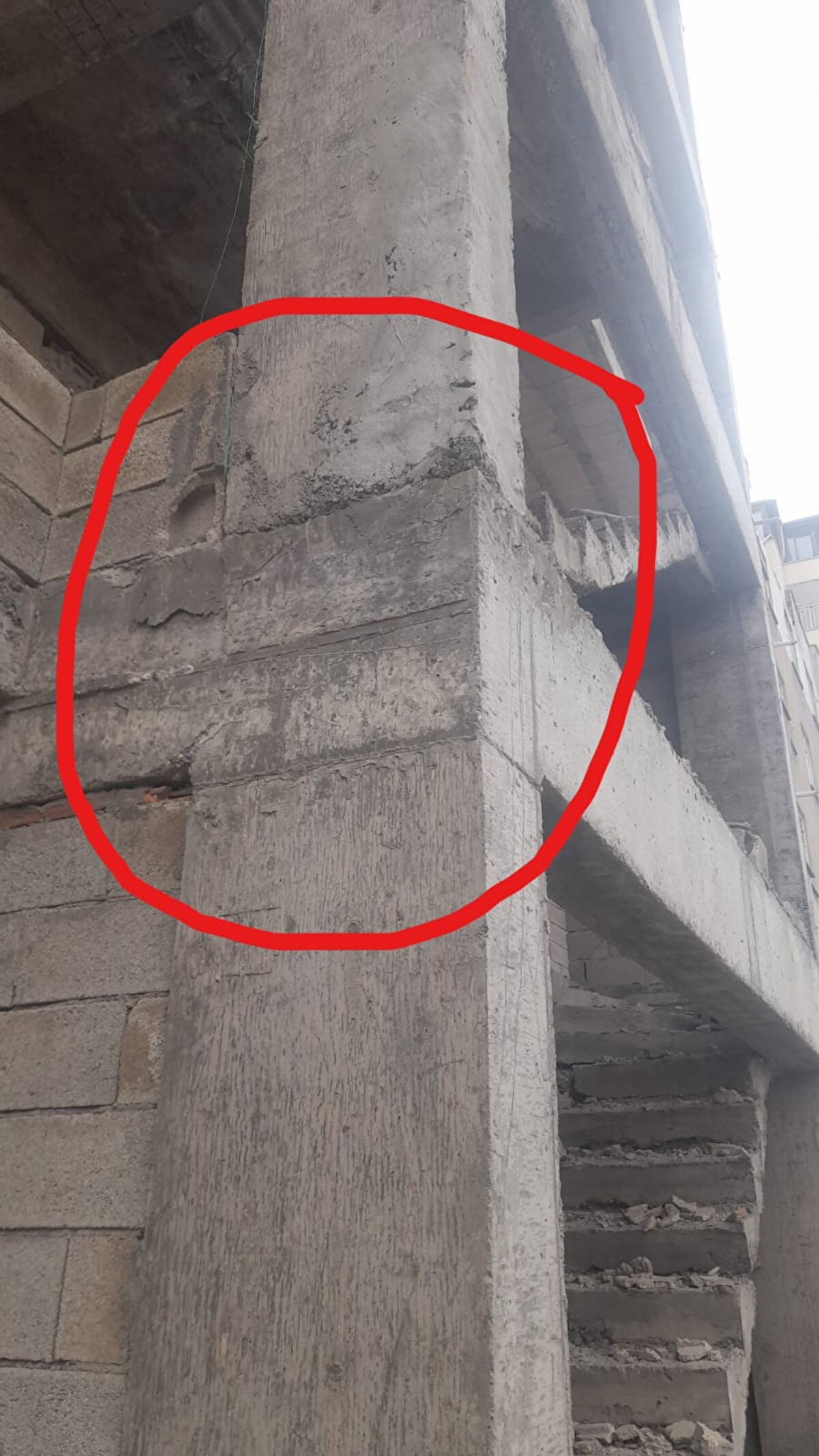 Batman Üniversitesi Mühendi̇sli̇k Mi̇marlık Fakültesi̇ İnşaat Mühendi̇sli̇ği̇ Bölümü Öğretim Üyesi Doç. Dr. İslam Gökalp, 6 kişilik ekip ile Kahramanmaraş merkezli depremlerin vurduğu Adıyaman'da görevlendirildi.