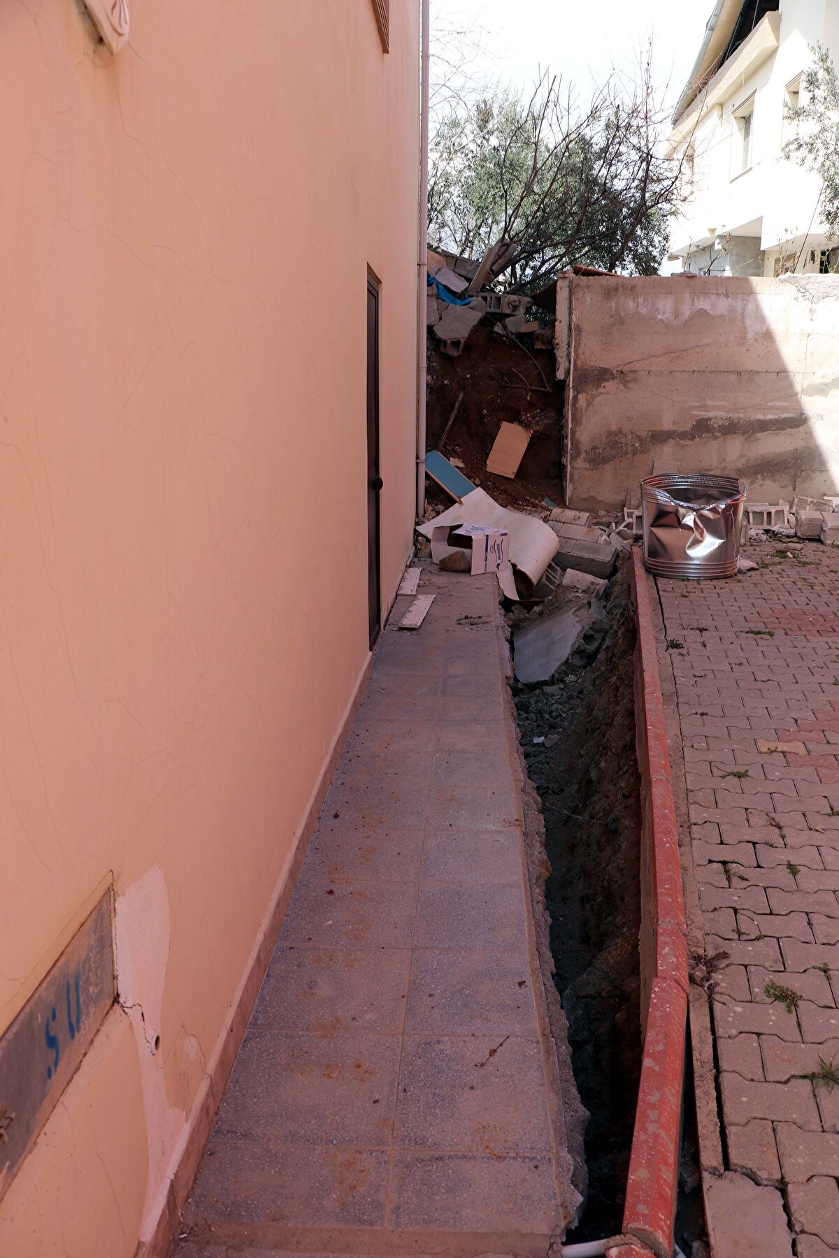 Kentte 6 Şubat'ta meydana gelen 7.7 ve 7.6 büyüklüğündeki depremlerden Dulkadiroğlu ilçesine bağlı Çiğli Mahallesi de etkilendi.