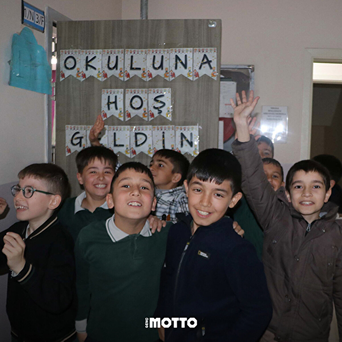 Okullarını ve arkadaşlarını özleyen öğrenciler büyük bir sevinçle ders başı yaptı. 