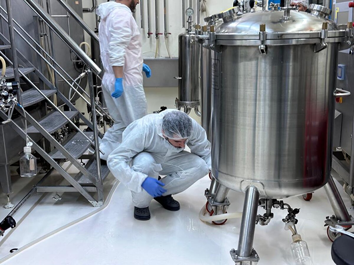 Ağtürk, hastalığın yüksek ateşte seyreden, ağız, meme ve ayaklarda yaralarla birlikte devam eden, besi hayvanlarında et verim kaybına; süt ve süt hayvanlarında süt kaybına sebep olduğunu söyledi.