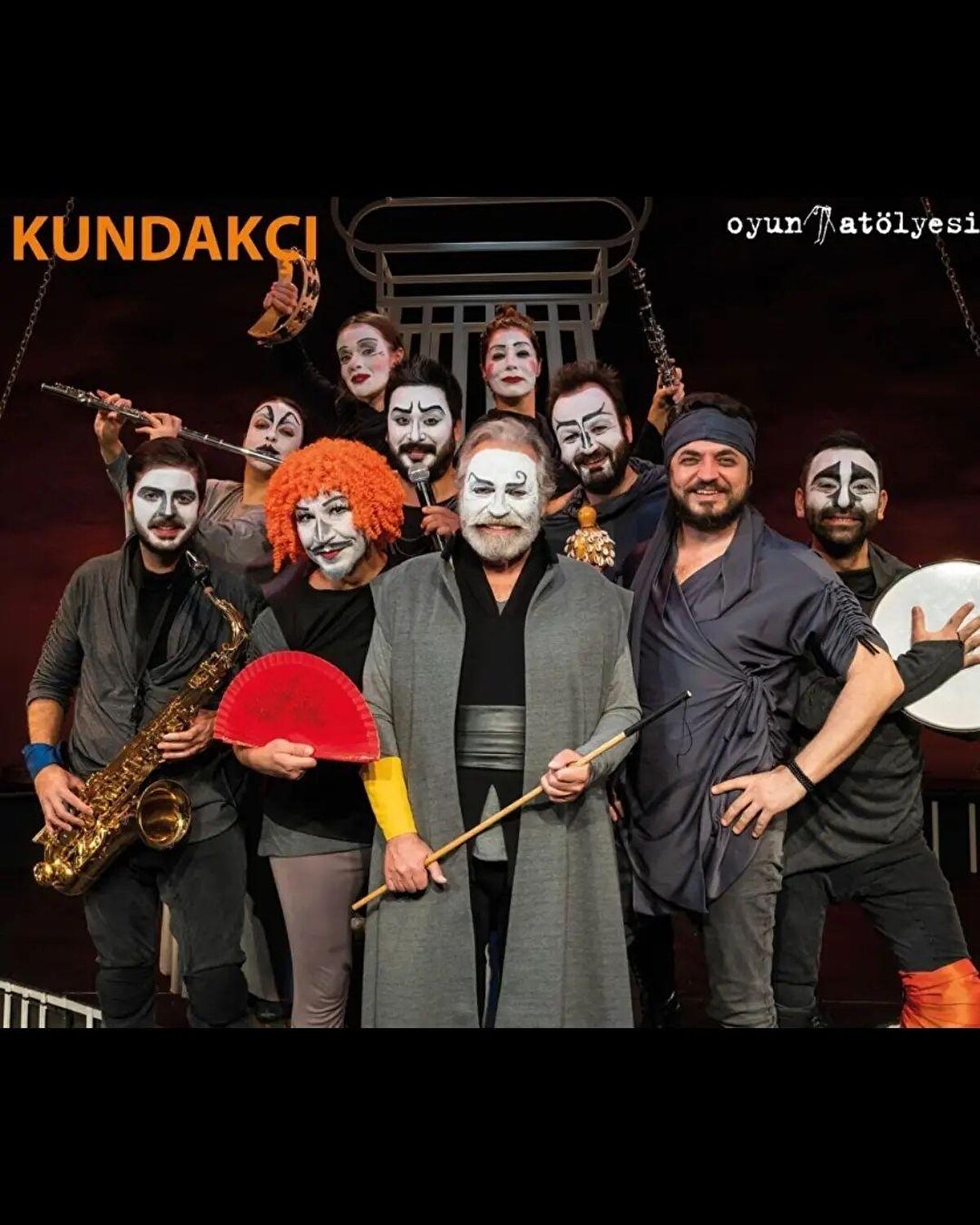 Oyuncu Haluk Bilginer, 'Kundakçı' isimli tiyatro oyununun ikinci perdesinde sahnede rahatsızlandı.<br>