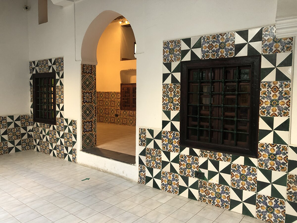 Cezayir Kültür Bakanlığı, Kasrın tarihî dokusuna uygun şekilde restore edilmesi için 1987'de çalışma başlattı. Riyes el-Bahr’ın onarımı 1993 yılında tamamlandı ve Kasır, 1994 yılında resmî açılışıyla beraber müze olarak hizmete sunuldu.