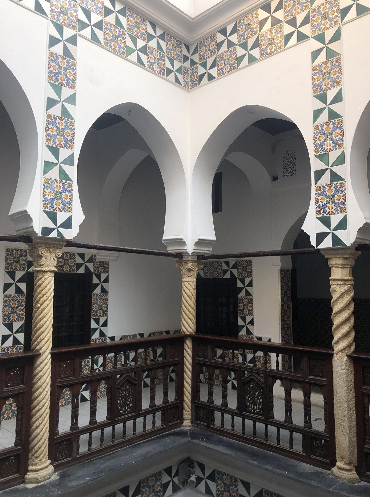 Tarih sahnesinde, birçok Osmanlı paşası, kaptanları ve misafirlere ev sahipliği yapan kasrın içerisinde İslamî ilimler ve Kur’ân’ı Kerîm talimi yapılan özel bir alan da bulunuyordu.