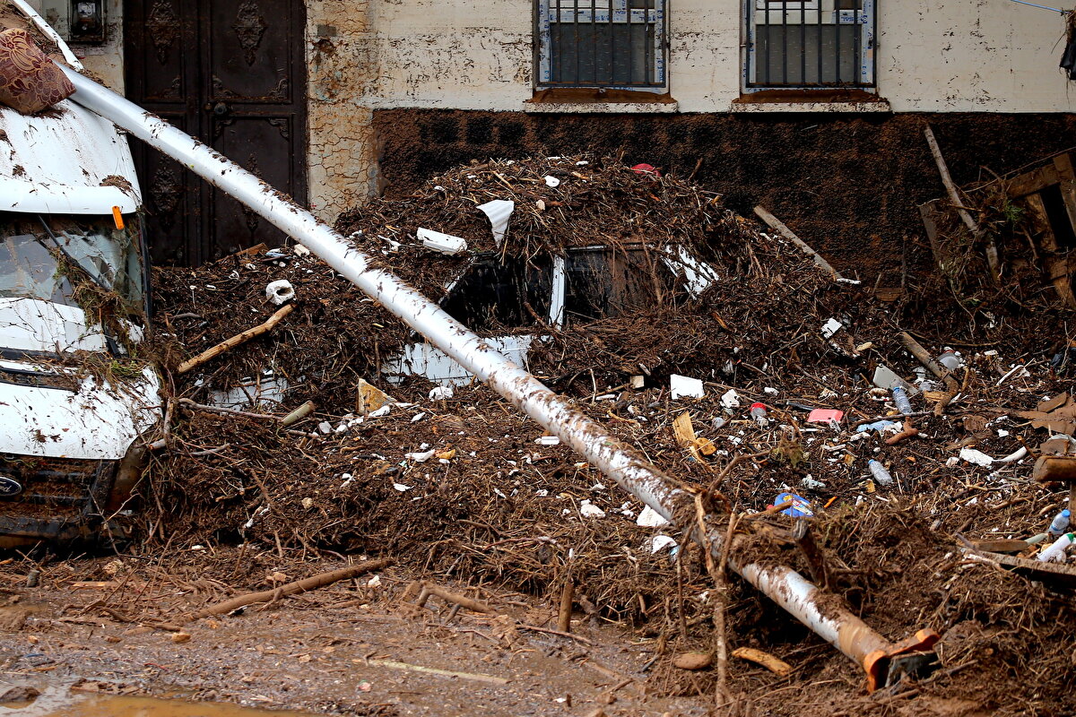 Sel felaketinde çok sayıda araç ve ev zarar gördü.<br>