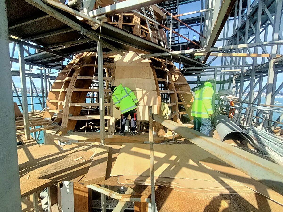 Kız kulesinin bekası açısından kule ve kale restorasyon çalışmalarına ilave olarak ada çevresinde ortaya çıkan zemin zafiyetlerine yönelik tahkim çalışmaları da başladı ve zemin güçlendirme çalışmaları devam ediyor.<br><br>