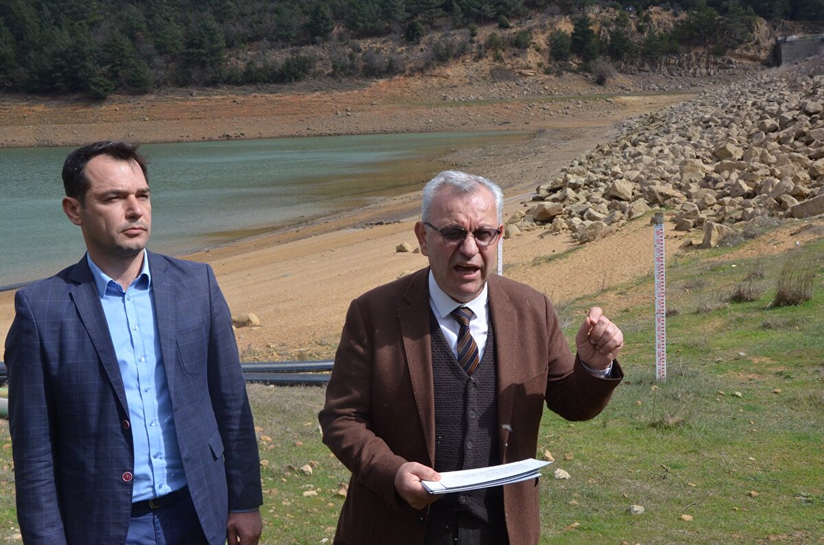 Alınacak bu kararlar, su kaynağı rezervinin yeterliliğine göre belediye encümenince yeniden değerlendirilmek üzere 30 Nisan 2023 tarihine kadar geçerli olacaktır. Kontrol ve denetimler belediyemizin ilgili müdürlükleri tarafından yapılacaktır. Belediye encümenince su tasarrufuna yönelik olarak alınacak bu kararlara uymayanlar hakkında '5326 sayılı kabahatler kanunu'nca cezai işlem yapılacaktır. Bu kararlar Keşan'ın geleceği için alınan kararlardır. Bilmeliyiz ki, evde akan suyun ömrü tasarruf ile uzar. Kaynaklarımızı bilinçli kullanmak adına alacağımız bu basit uygulamalar tasarruf adına önemli tedbirlerdir. Tüm vatandaşlarımızı ve şehrimizin tüm paydaşlarını, suyumuzu korumaya ve yaşam kaynağımız için tasarruflu olmaya davet ediyoruz" diye konuştu.