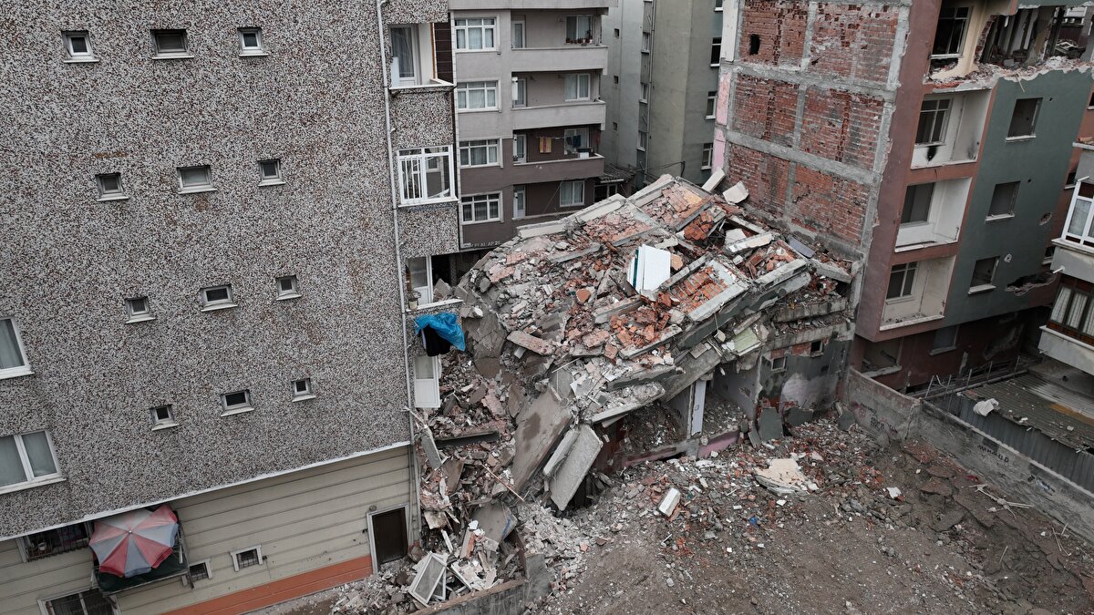 İhbar üzerine olay yerine polis ekipleri sevk edildi.<br><br>