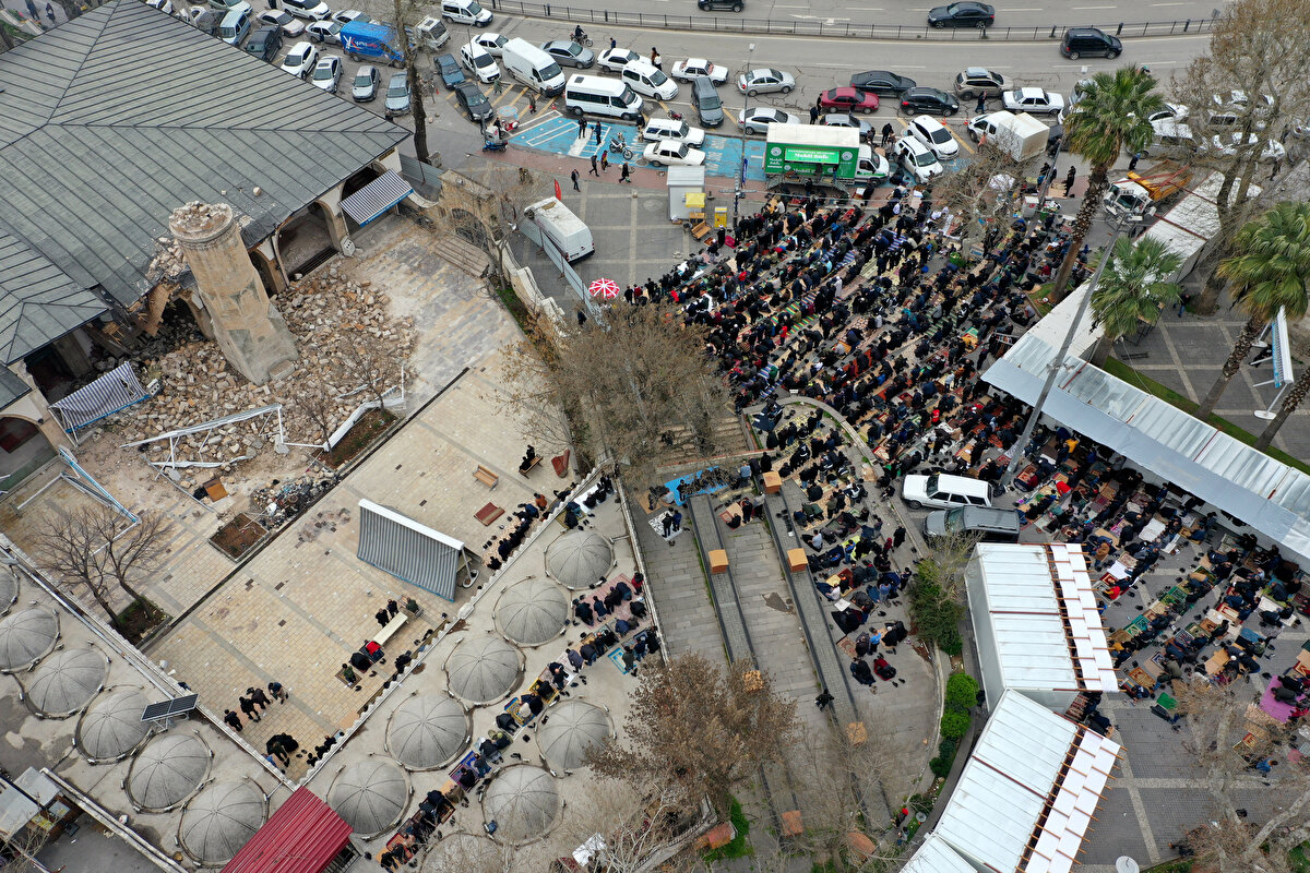 6 Şubat'ta meydana gelen depremlerin merkez üssü Kahramanmaraş'ta camilerde de hasar meydana geldi.<br><br>