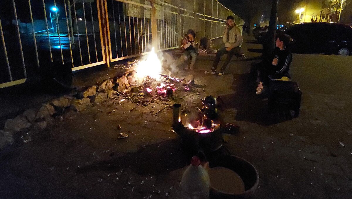 Bolu'da dün saat 13.55'te 4,8 büyüklüğünde deprem meydana geldi.<br><br>AFAD'ın verilerine göre, sarsıntı yerin 8,13 kilometre derinliğinde kaydedildi. Deprem çevre illerde de hissedildi.<br><br>Depremin ardından kent genelinde okullar bir gün süreyle tatil edildi.