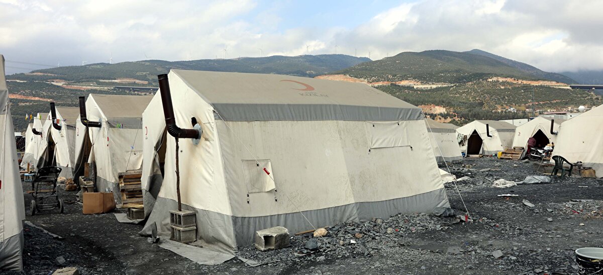 Kahramanmaraş merkezli depremlerde büyük yıkımın yaşandığı Gaziantep'in Nurdağı ilçesinde kısa süreli etkili oldu. Yağışın ardından depremzedelerin kaldığı çadır kentte önlem alındı. 