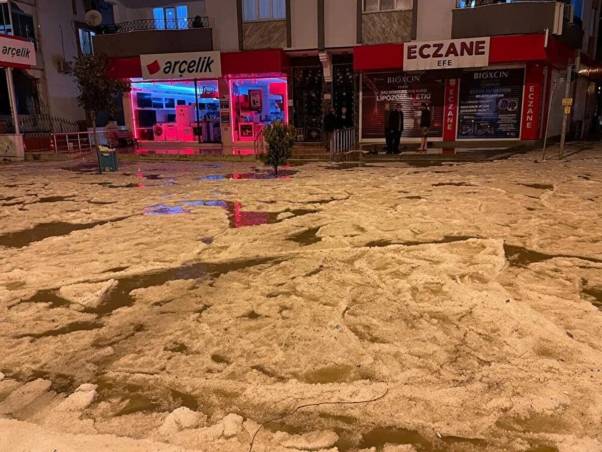 Kentte yağışın gece boyunca aralıklarla sürmesi bekleniyor.<br><br>