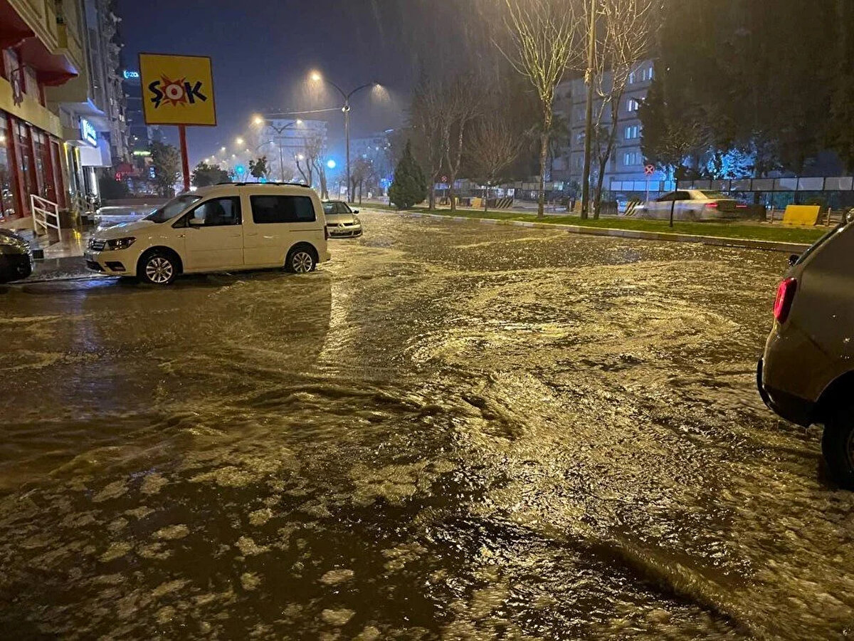 Yağışın gece boyunca aralıklarla sürmesi bekleniyor.<br><br>