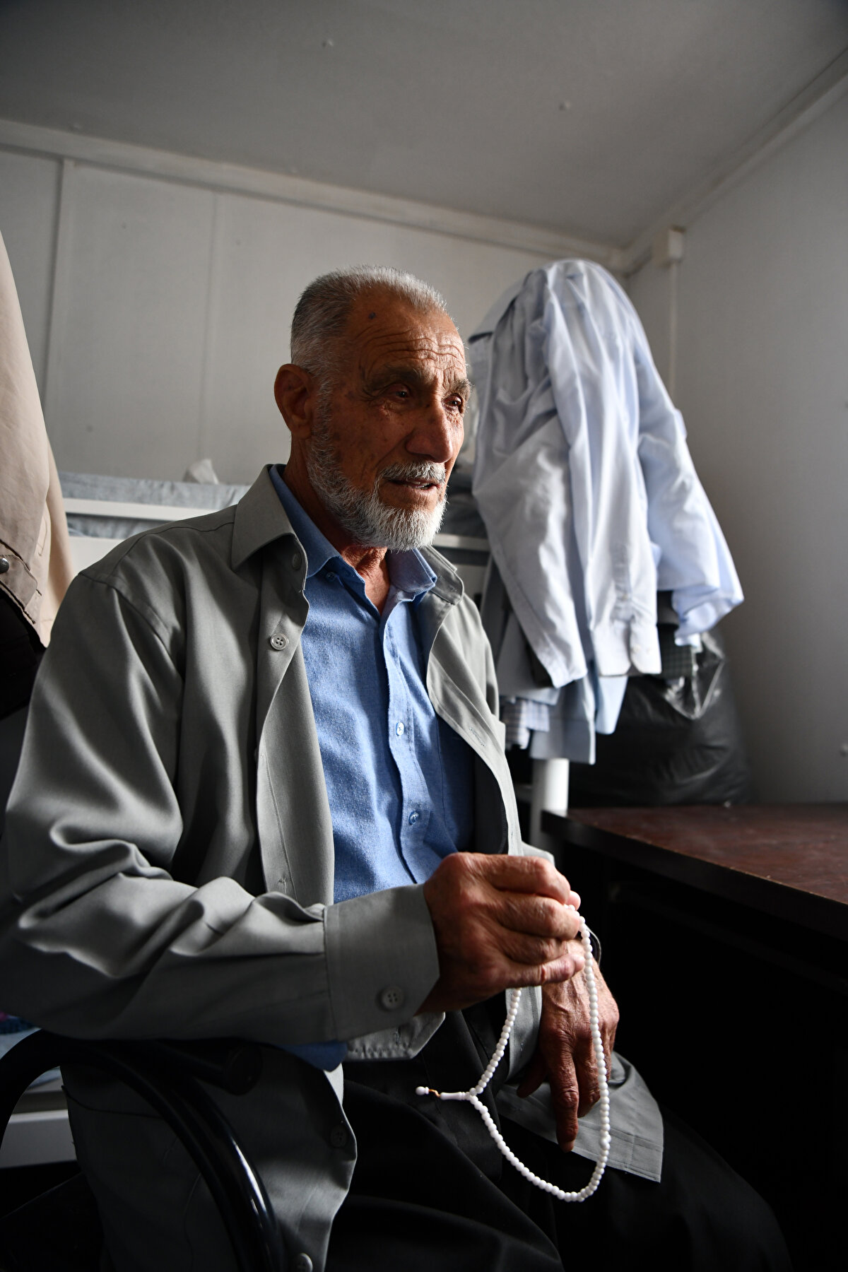 Hafif yaralanan Karakuş, tedavisinin ardından çocukları ve torunlarıyla Kalyon Konteyner Kent'te kalmaya başladı.<br><br>